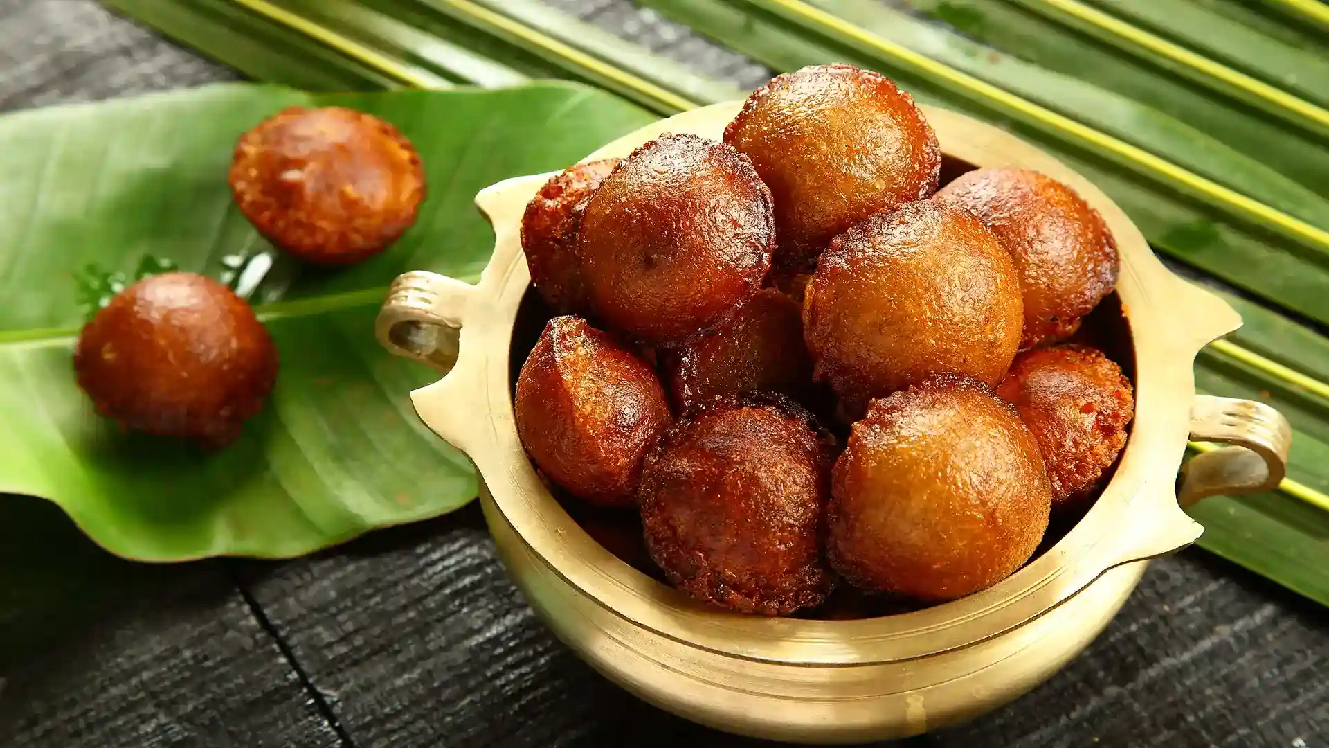 Kerala Teatime Snacks Pazham Pori and Vada